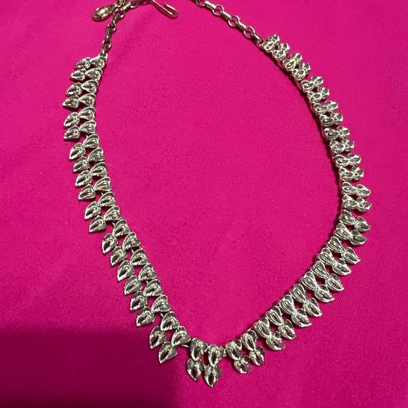 Vintage - Coro  Silver Tone -Neclkace - Picture 6 of 13